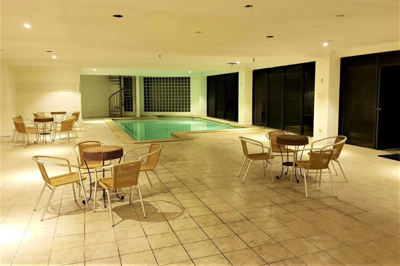 Chateau Bleu Resort Calamba  Esterno foto