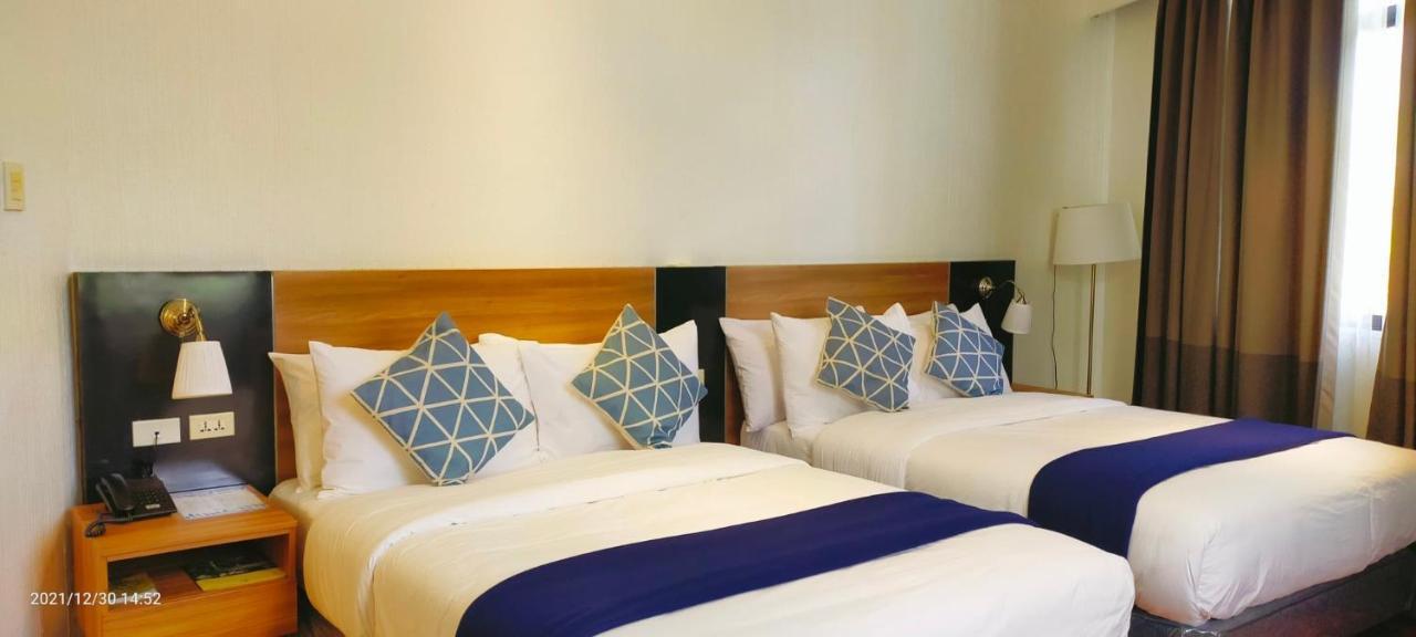Chateau Bleu Resort Calamba  Esterno foto