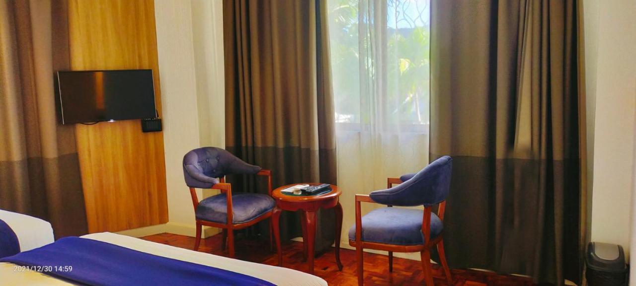 Chateau Bleu Resort Calamba  Esterno foto